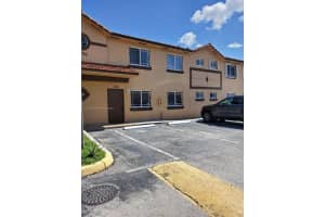 17324 NW 74th Ave APT 102, Hialeah, FL 33015, Sold 09/19/22