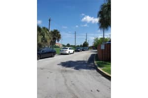 17324 NW 74th Ave APT 102, Hialeah, FL 33015, Sold 09/19/22