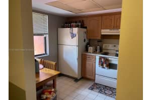 9905 NW 9th St Cir #1021, Miami, FL 33172, Sold 08/18/22