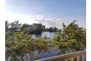 4805 NW 7th St, Miami, FL 33126, Sold 10/06/22