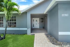 18670 NW 78th Ave, Hialeah, FL 33015, Sold 08/05/22