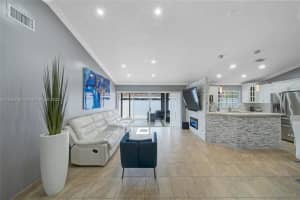 18670 NW 78th Ave, Hialeah, FL 33015, Sold 08/05/22