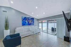 18670 NW 78th Ave, Hialeah, FL 33015, Sold 08/05/22