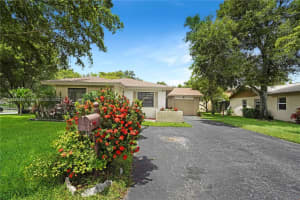 2227 Nova Village Dr, Davie, FL 33317, Sold 10/04/22