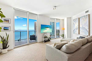 300 S Biscayne Blvd t 1910, Miami, FL 33131, Sold 08/15/22