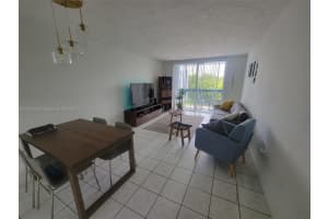 9440 Fontainebleau Blvd APT 415, Miami, FL 33172, Sold 09/21/22