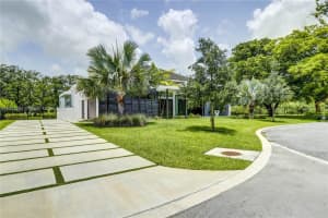 2617 Oak Park Dr, Davie, FL 33330, Sold 07/19/22
