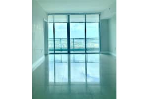 92 SW 3rd St APT 4407, Miami, FL 33130, Sold 08/18/22