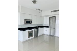 92 SW 3rd St APT 4407, Miami, FL 33130, Sold 08/18/22