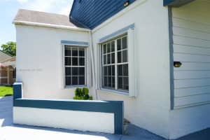910 SW 86th Ave, Pembroke Pines, FL 33025, Sold 07/08/22
