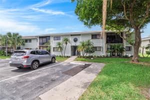 909 NE 199th St, Miami, FL 33179, Sold 09/19/22