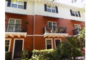 2271 NE 9th Ave, Wilton Manors, FL 33305, Sold 08/10/22