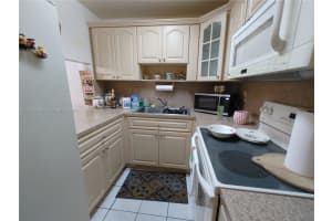 1555 W 44th Pl APT 221B, Hialeah, FL 33012, Sold 08/22/22
