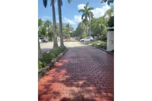 6902 N Kendall Dr APT E105, Pinecrest, FL 33156, Sold 09/23/22