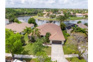 566 Stonemont Dr, Weston, FL 33326, Sold 07/29/22