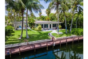 1925 N Hibiscus Dr, North Miami, FL 33181, Sold 09/13/22