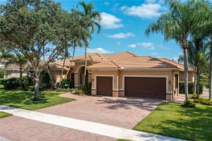 13835 SW 41st St, Davie, FL 33330, Sold 08/29/22