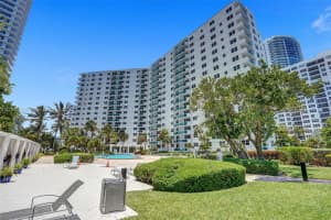 3001 S Ocean Dr APT 321, Hollywood, FL 33019, Sold 09/21/22