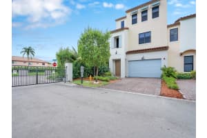 20906 NW 1st Dr, Pembroke Pines, FL 33029, Sold 08/26/22