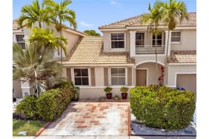 871 NW 130th Ave, Pembroke Pines, FL 33028, Sold 08/15/22