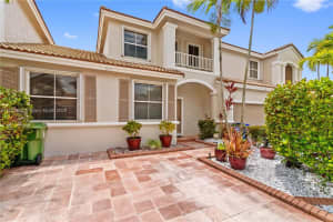 871 NW 130th Ave, Pembroke Pines, FL 33028, Sold 08/15/22