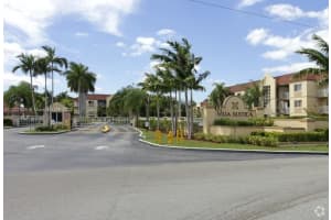 18850 NW 57th Ave APT 304, Hialeah, FL 33015, Sold 08/10/22