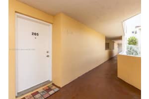 8850 Fontainebleau Blvd APT 205, Miami, FL 33172, Sold 09/01/22