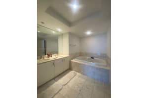 Jade at Brickell Bay, 1331 Brickell Bay Dr, Miami, FL 33131, Sold 11/28/22