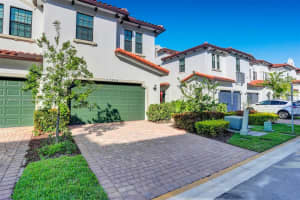 11754 SW 13th Ln, Pembroke Pines, FL 33025, Sold 08/17/22