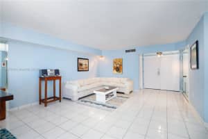 6423 Collins Ave Apt 1703, Miami Beach, FL 33141, Sold 09/12/22