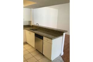 18830 NW 57th Ave APT 304, Hialeah, FL 33015, Sold 08/05/22