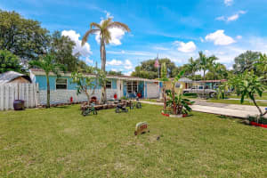 5820 S Farragut Dr, Hollywood, FL 33021, Sold 08/26/22
