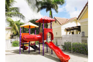 8850 W Flagler St APT 12, Miami, FL 33174, Sold 08/13/22