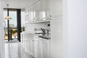 3600 Yacht Club Dr, Aventura, FL 33180, Sold 12/09/22