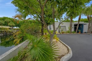 16520 Bridge End Rd, Miami Lakes, FL 33014, Sold 02/28/23