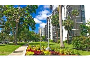 3475 N Country Club Dr, Miami, FL 33180, Sold 09/29/22