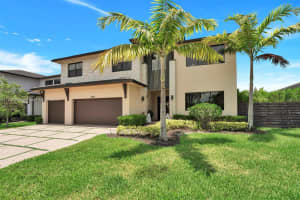 8901 NW 161st Terrace, Miami Lakes, FL 33016, Sold 09/23/22