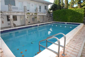 320 85th St APT 24, Miami Beach, FL 33141, Sold 08/01/22