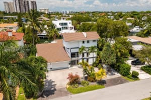 1922 NE 119th Rd, North Miami, FL 33181, Sold 01/20/23