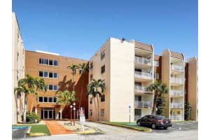 6940 NW 186th St, Hialeah, FL 33015, Sold 01/27/23