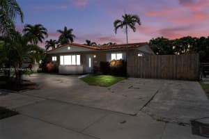 17500 NW 85th Ave, Hialeah, FL 33015, Sold 12/02/22