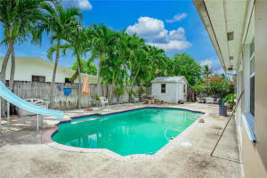17500 NW 85th Ave, Hialeah, FL 33015, Sold 12/02/22