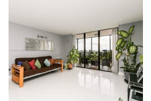 900 NE 195th St APT 511, Miami, FL 33179, Sold 08/05/22