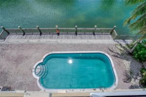 4011 Meridian Ave APT 42, Miami Beach, FL 33140, Sold 12/30/22
