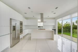 9870 NW 75th Terrace, Doral, FL 33178, Sold 07/15/22