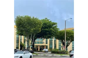 11750 SW 18th St Apt 422-1, Miami, FL 33175, Sold 11/01/22