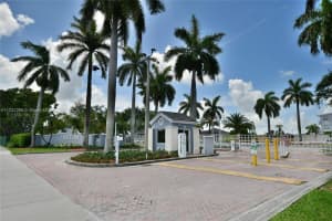 8680 SW 212th St APT 106, Cutler Bay, FL 33189, Sold 08/10/22