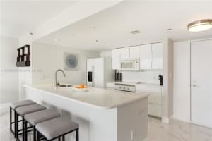 7601 E Treasure Dr APT 817, North Bay Village, FL 33141, Sold 09/01/22