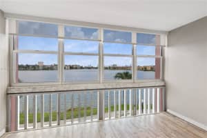 18555 NE 14th Ave APT 619, Miami, FL 33179, Sold 11/03/22