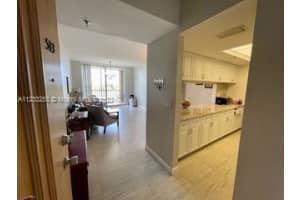 9755 NW 52nd St APT 513, Doral, FL 33178, Sold 08/29/22
